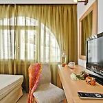 Otel Xenia 3*
