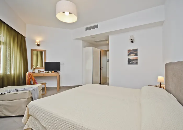 Hotel Xenia Naxos City