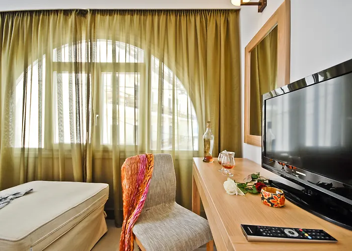 Hotel Xenia 3*